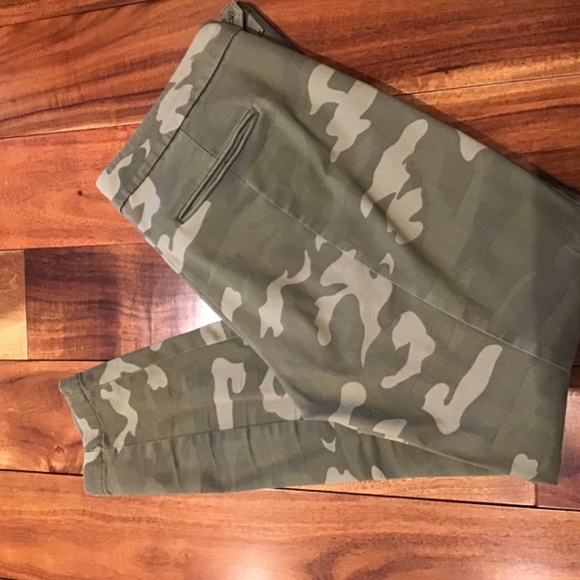 Gap Super Skinny Camo Khakis - Picture 2 of 4